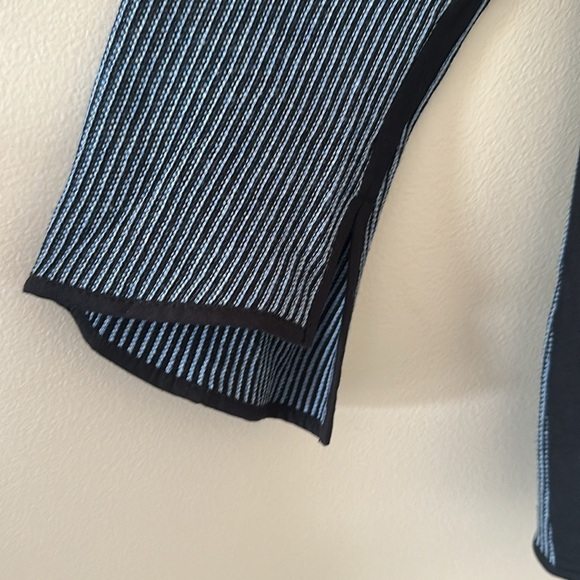 Jaskar Womens Handpainted Crewneck Sweater Blue Size Medium Art to Wear Chic - Picture 4 of 9